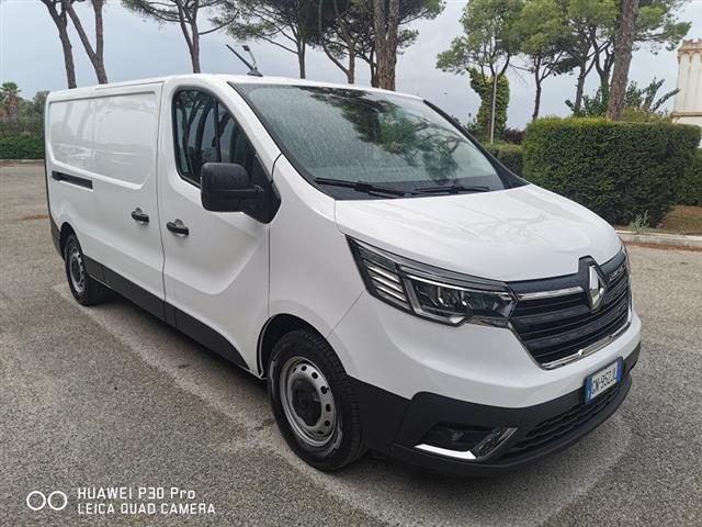 Renault Trafic T30 2.0 dci 150cv energy L2H1 Start usato a TARANTO