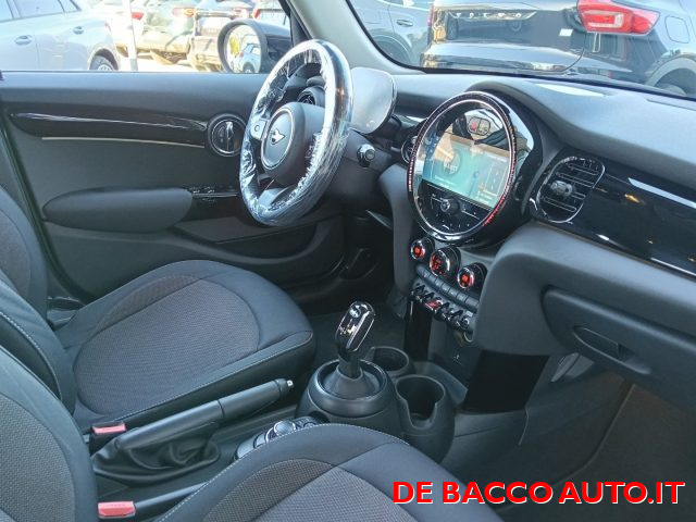 MINI Cooper 1.5 Essential 5 porte AUTOMATIC, del 2023, 64.500 km, in vendita a Feltre (BL)