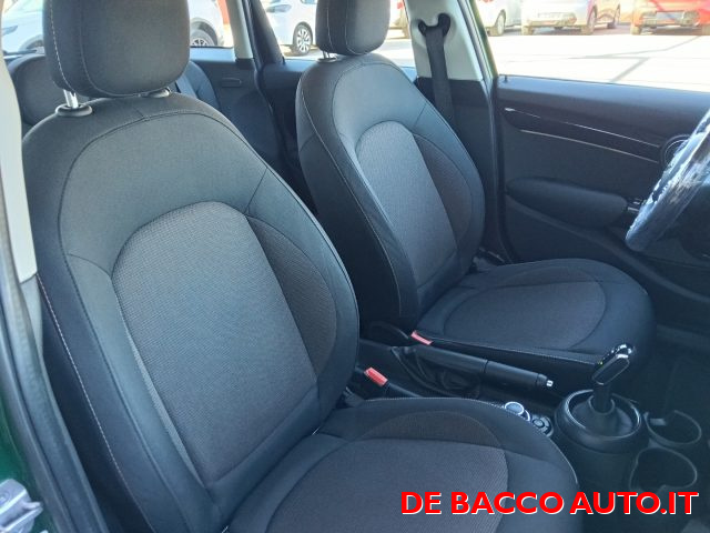 MINI Cooper 1.5 Essential 5 porte AUTOMATIC, del 2023, 64.500 km, in vendita a Feltre (BL)