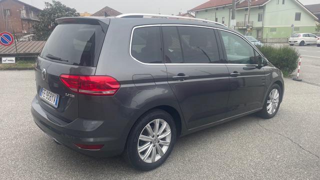 Volkswagen Touran 2.0 TDI 150cv Executive BlueMotion - foto 3 di 13
