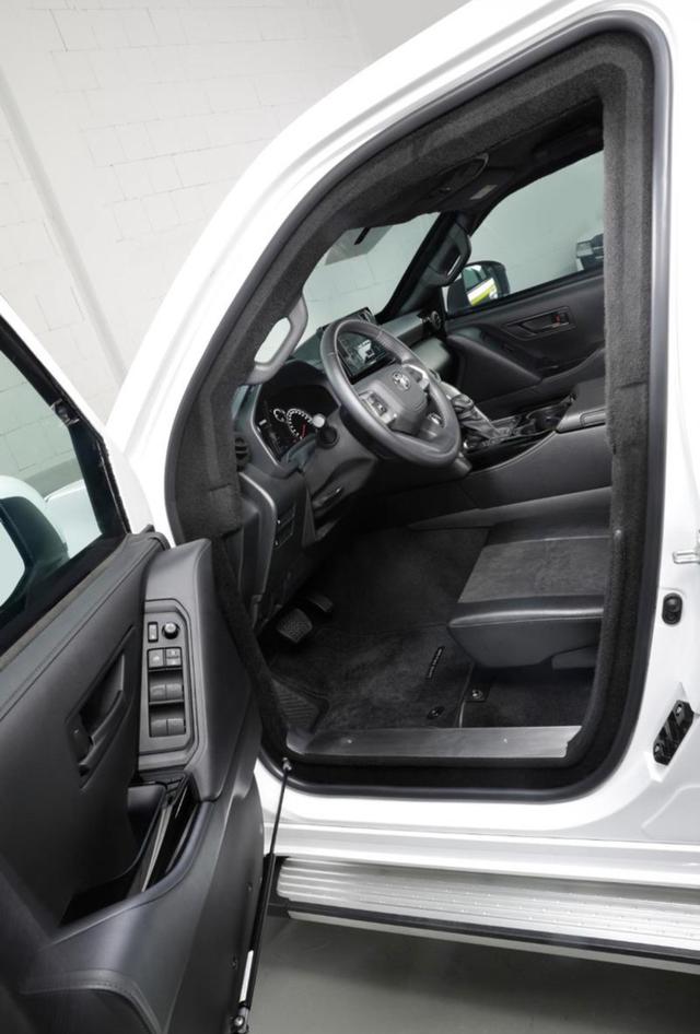 Toyota Land Cruiser 300 GXR Protezione Speciale VR9 - foto 4 di 4