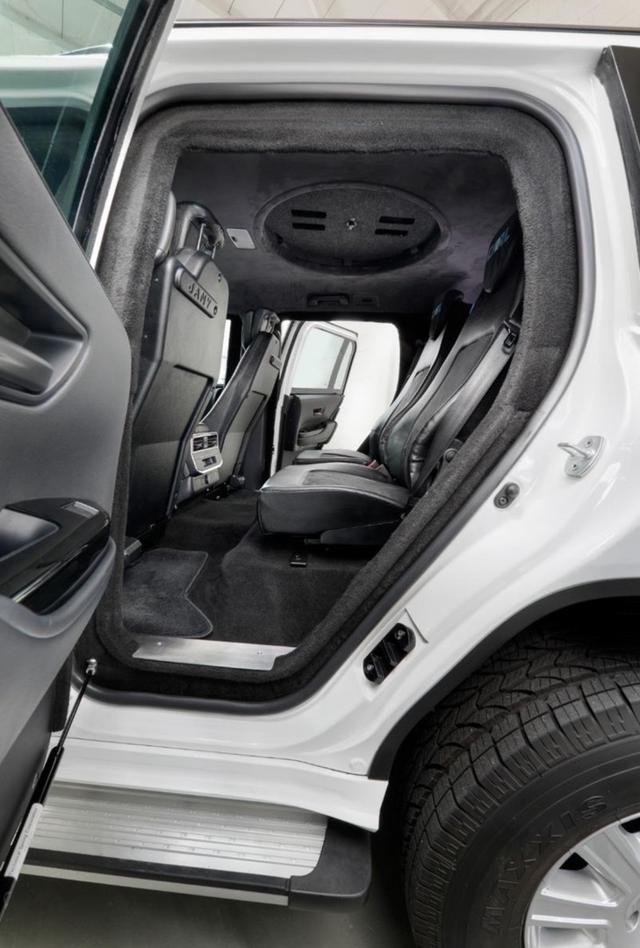 Toyota Land Cruiser 300 GXR Protezione Speciale VR9, del 2025, 500 km, in vendita a Agliana (PT)
