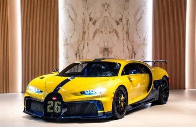 Bugatti Chiron CHIRON PUR SPORT 8.0 W16 1500HP "1 OF 60" usato a AGLIANA
