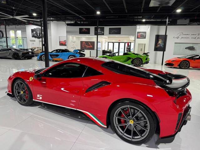 Ferrari 488 Pista Tailor Made Exclusively for Piloti Ferrari - foto 4 di 4