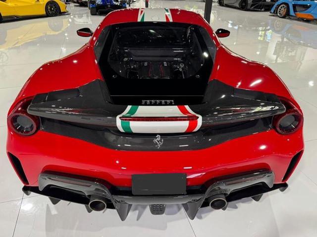 Ferrari 488 Pista Tailor Made Exclusively for Piloti Ferrari - foto 3 di 4