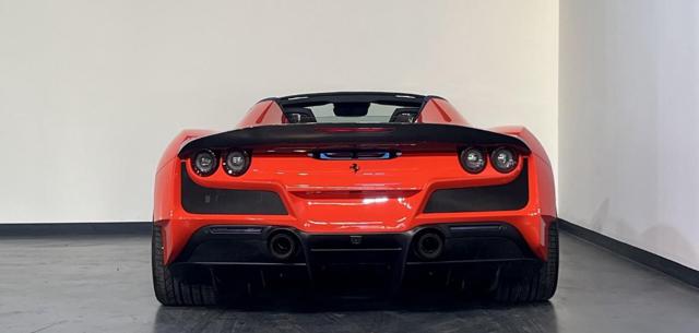 Ferrari F8 Spider "SPEDIZIONE SU RICHIESTA IN TUTTO IL MONDO" - foto 4 di 4