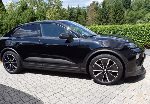 Porsche Macan Ev 265 KW (360HP) - foto 3 di 4