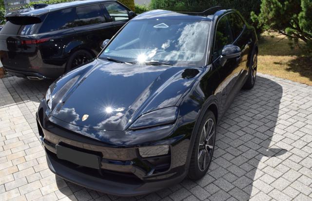 Porsche Macan Ev 265 KW (360HP) usato a AGLIANA