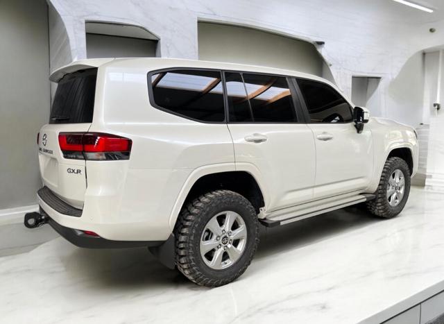 Toyota Land Cruiser 300 3.3 V6 7 POSTI CORAZZATO B6 / VR7 NUOVO - foto 4 di 4
