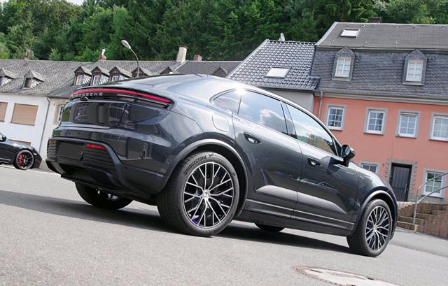 Porsche Macan Ev 265KW (360HP) - foto 3 di 4