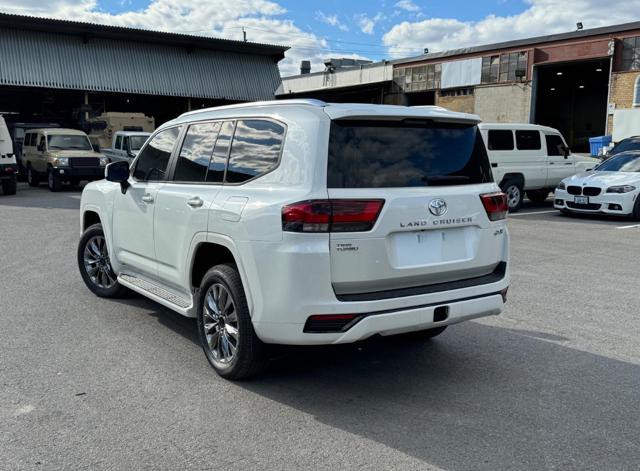 Toyota Land Cruiser 300 3.5 V6 305KW 415HP 7 POSTI CORAZZATO B6/VR7, del 2025, 1 km, in vendita a Agliana (PT)