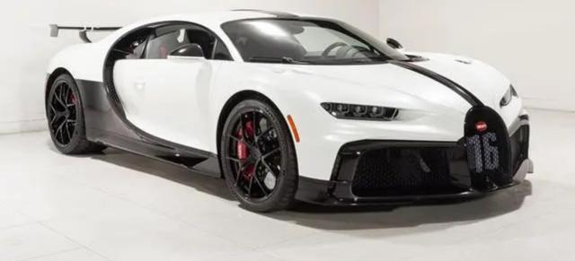Bugatti Chiron CHIRON PUR SPORT 8.0 W16 1500HP "1 OF 60" usato a AGLIANA