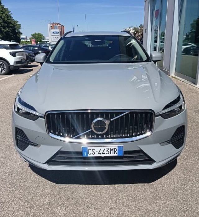 Volvo XC60 B4 (d) AWD automatico Ultimate Dark - foto 2 di 4