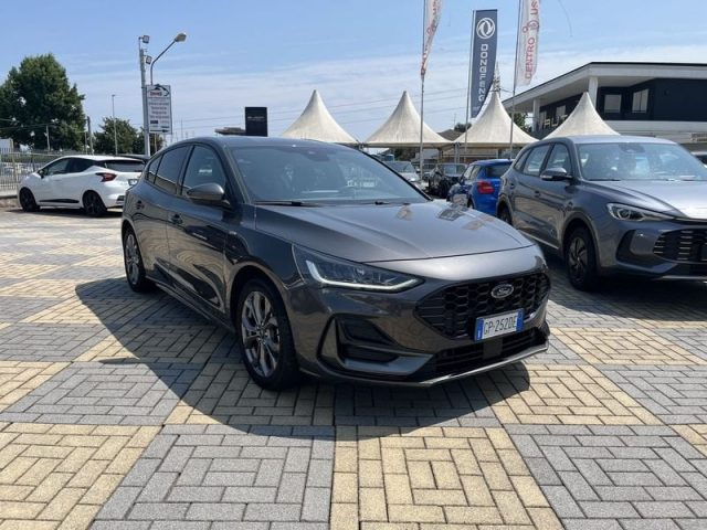 Ford Focus 1.0 EcoBoost Hybrid 125cv ST-Line - foto 2 di 4