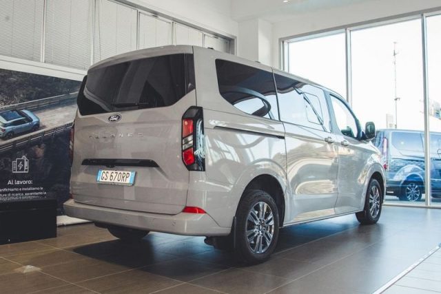 Ford Tourneo Custom Tourneo Custom 320 2.0 EcoBlue 170CV aut. PC Titan - foto 3 di 4