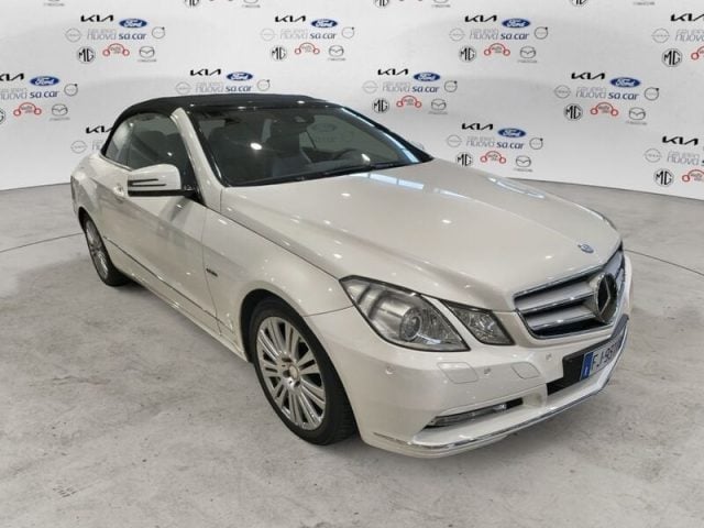 Mercedes-Benz CLA sse E E 300 BlueEFFICIENCY Avantgarde - foto 2 di 4