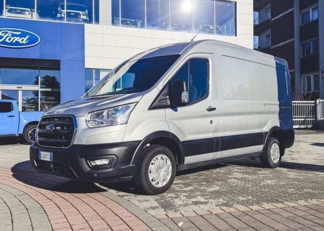 Ford Transit 290 L2H2 Trend 2.0 Eco 130 Cv 3 posti, del 2021, 94.400 km, in vendita a Caresanablot (VC)