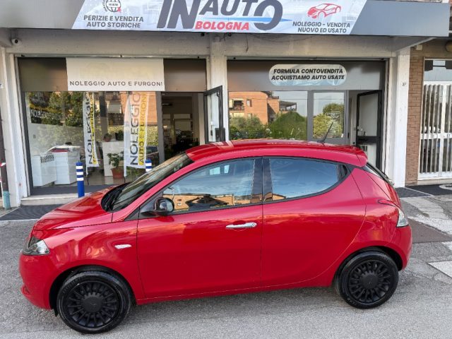 Lancia Ypsilon 1.0 FireFly 5 porte S&S Hybrid Ecochic Silver - foto 2 di 4