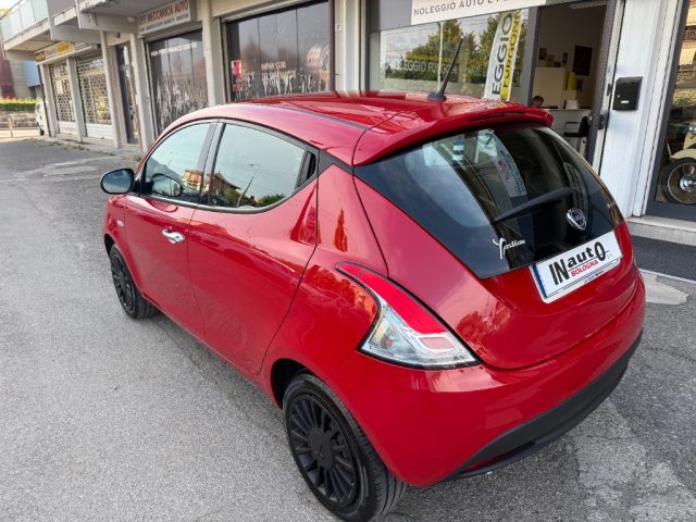 Lancia Ypsilon 1.0 FireFly 5 porte S&S Hybrid Ecochic Silver - foto 4 di 4