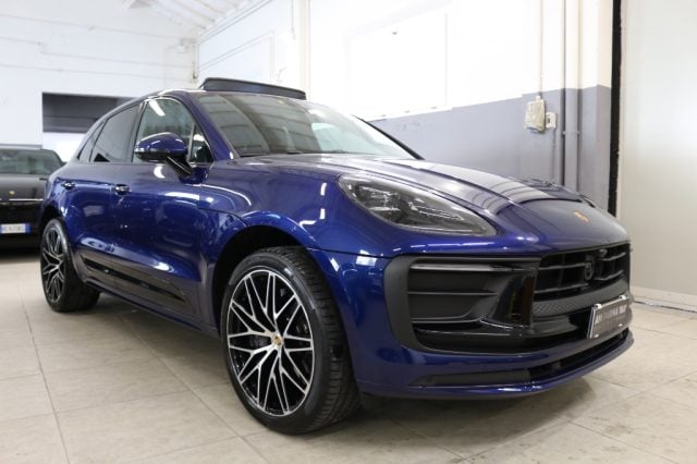 Porsche Macan 2.0 T, del 2023, 51.800 km, in vendita a Parma (PR)