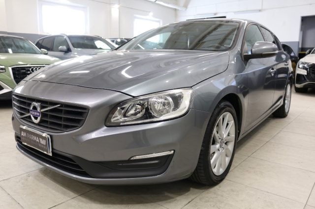 Volvo V60 D3 Business - foto 3 di 4