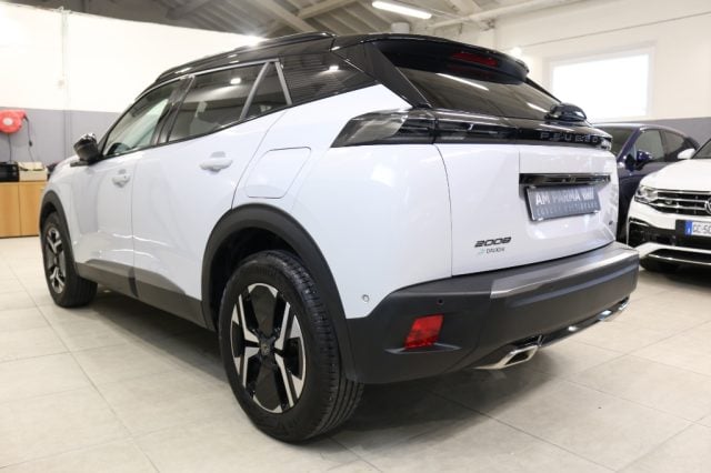 Peugeot 2008 Hybrid 136 e-DCS6 GT - foto 4 di 4