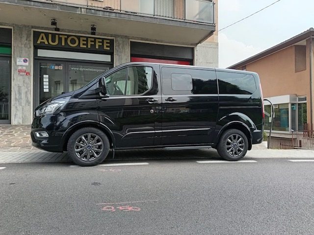 Ford Tourneo Custom 320 2.0 EcoBlue 130CV L1 PC TITANIUM *12.000 KM* usato a PONTE SAN PIETRO