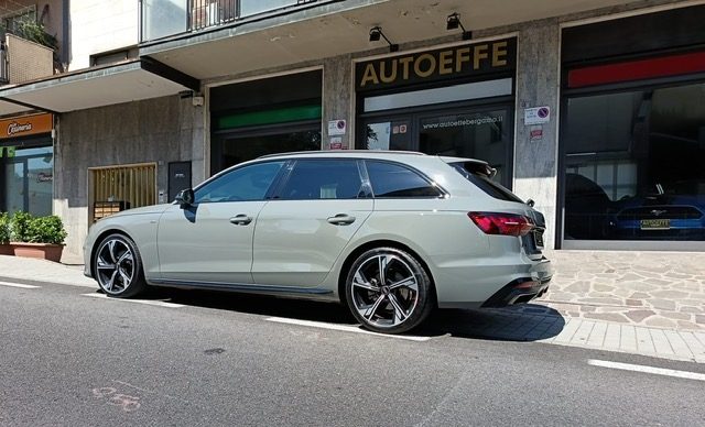 Audi A4 Avant 35 2.0 TDI 163CV S-Tronic S-Line Edition - foto 2 di 4