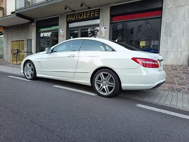 Mercedes-Benz E 350 CGI Coupé BlueEFFICIENCY AVANTGARDE, PACK AMG - foto 2 di 4