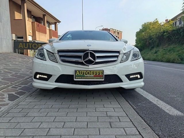 Mercedes-Benz E 350 CGI Coupé BlueEFFICIENCY AVANTGARDE, PACK AMG - foto 3 di 4