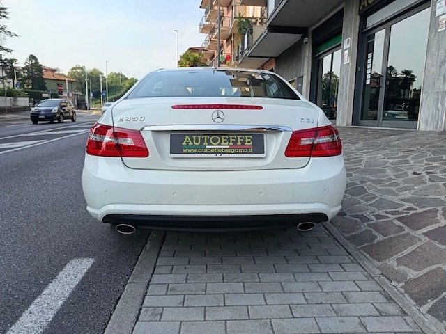 Mercedes-Benz E 350 CGI Coupé BlueEFFICIENCY AVANTGARDE, PACK AMG - foto 4 di 4