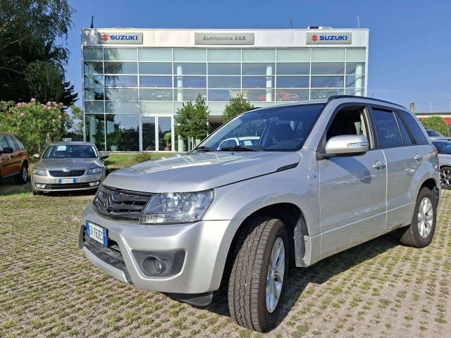 Suzuki Grand Vitara 1.9 ddis offroad Evolution 5porte 4x4 + RIDOTTE un, del 2014, 194.283 km, in vendita a Montorfano (CO)