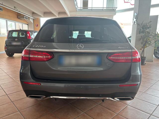 Mercedes-Benz E 220 d S.W. 4Matic Auto Premium Plus usato a GARLASCO