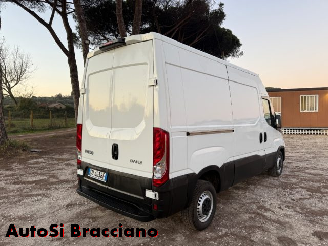 Iveco Daily 33S12V 2.3 Furgone OTTIMO STATO usato a ROMA