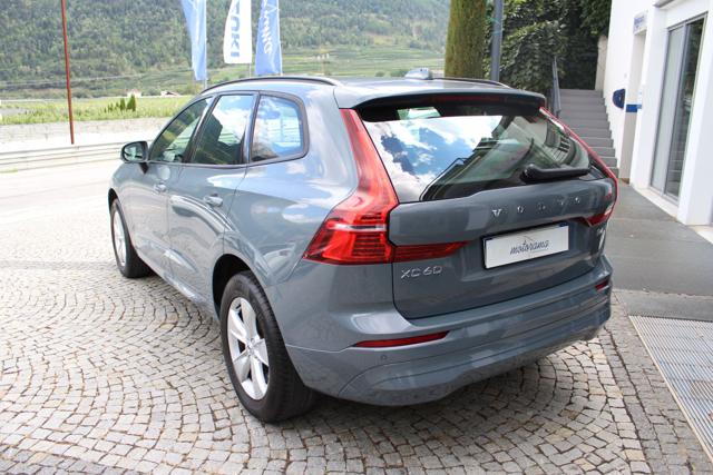 Volvo XC60 B4 (d) AWD auto. Momentum Ultimate Bright - foto 3 di 4