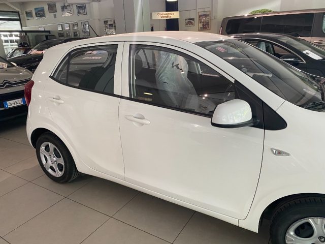 Kia Picanto 1.0 12V 5 porte Urban - foto 3 di 4