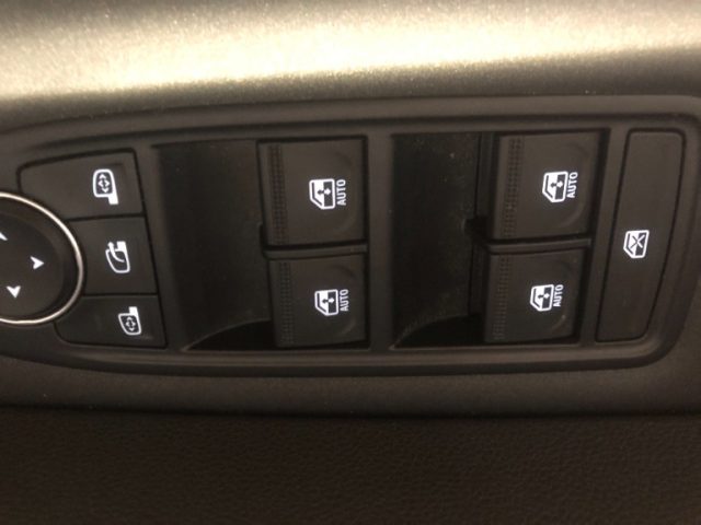 Renault Captur Full Hybrid 145 CV Initiale Paris NEOPATENTATI usato a PADOVA