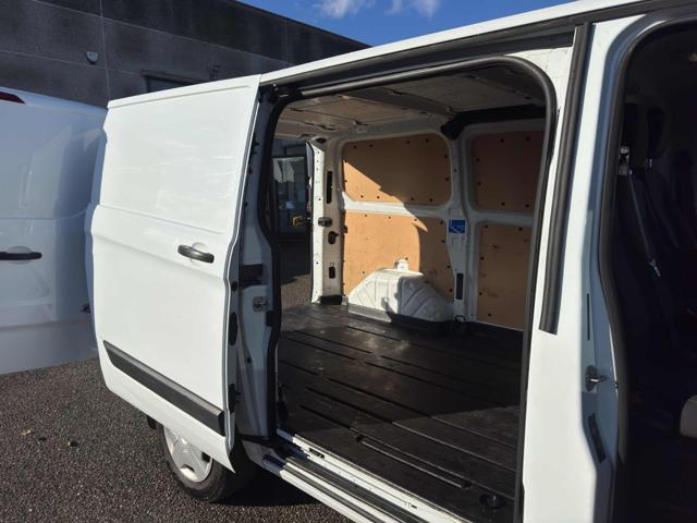 Ford Transit Custom 320 2.0 TDCI 131 CV L1H1-BLUETOOTH-CRUISE-SENSORI, del 2023, 100.000 km, in vendita a Martignana Di Po (CR)
