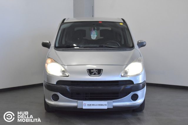 Peugeot 1007 1.4 HDi Happy, del 2005, 238.294 km, in vendita a Foligno (PG)