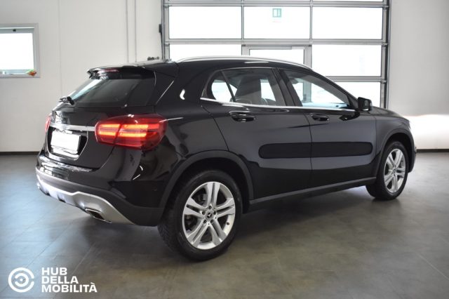 Mercedes-Benz GLA 180 d Sport - foto 4 di 4
