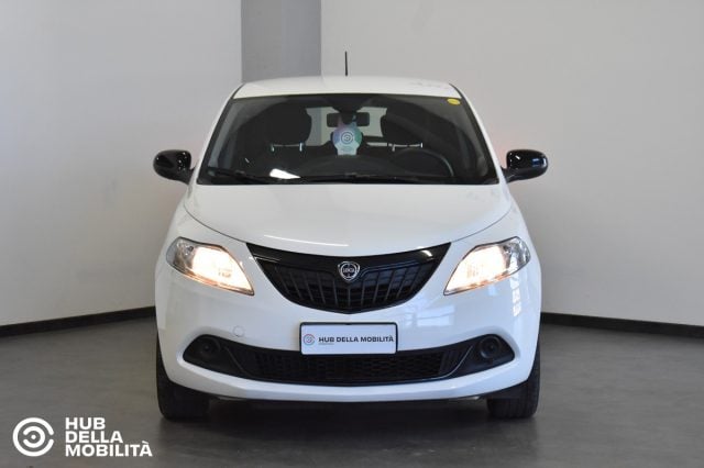 Lancia Ypsilon 1.0 FireFly 5 porte S&S Hybrid Silver Plus - foto 2 di 4