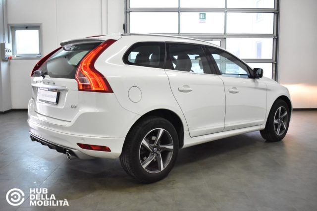 Volvo XC60 D3 R-design Momentum - foto 4 di 4