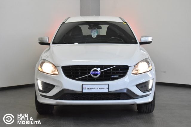 Volvo XC60 D3 R-design Momentum usato a FOLIGNO