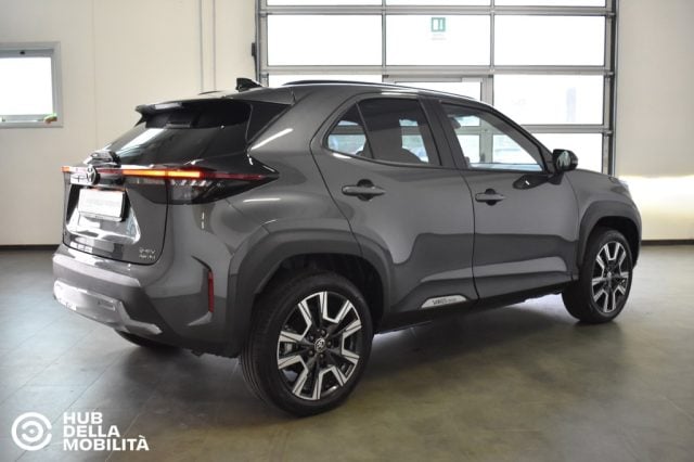 Toyota Yaris Cross 1.5 Hybrid 130 CV 5p. E-CVT AWD-i Lounge - foto 4 di 4