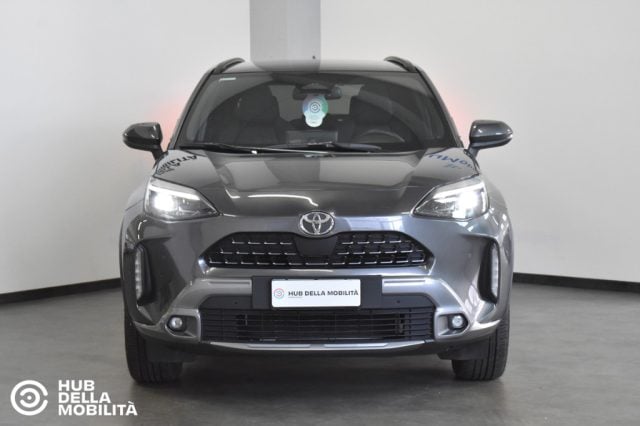 Toyota Yaris Cross 1.5 Hybrid 130 CV 5p. E-CVT AWD-i Lounge, del 2025, 17.886 km, in vendita a Foligno (PG)