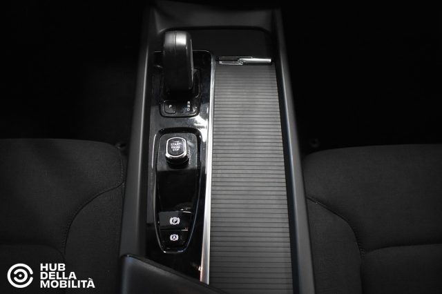 Volvo XC60 B4 (d) AWD automatico Business usato a FOLIGNO