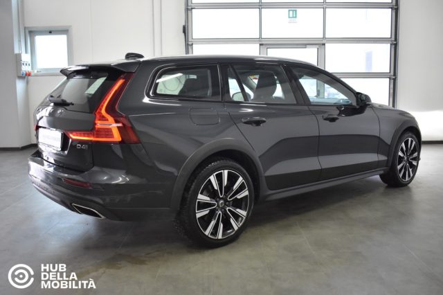 Volvo V60 Cross Country D4 AWD Geartronic Pro - foto 4 di 4