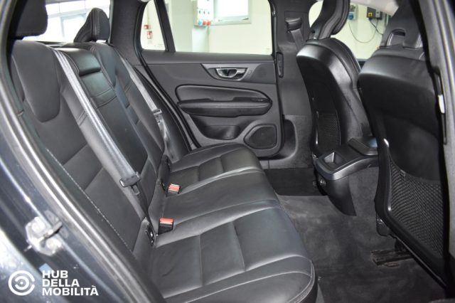 Volvo V60 Cross Country D4 AWD Geartronic Pro, del 2019, 314.765 km, in vendita a Foligno (PG)