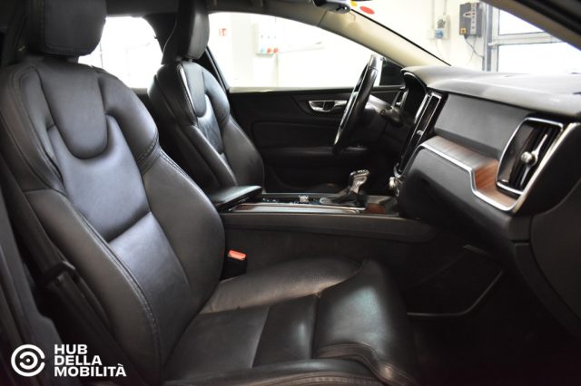 Volvo V60 Cross Country D4 AWD Geartronic Pro, del 2019, 314.765 km, in vendita a Foligno (PG)