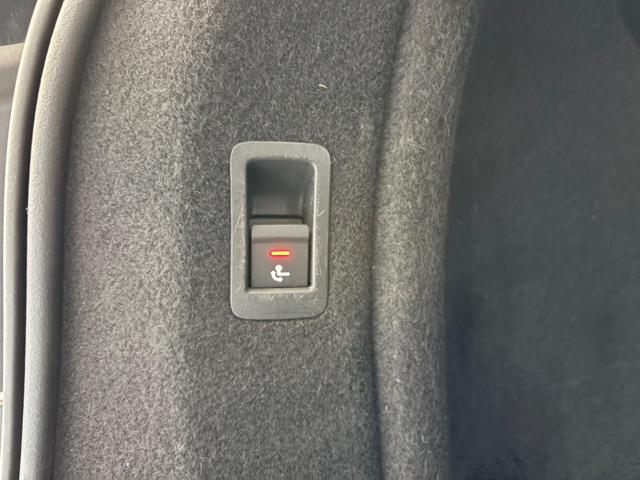 Audi A4 Avant 2.0 TDI 150CV S tronic S line ext. TETTO, del 2018, 247.000 km, in vendita a Potenza (PZ)